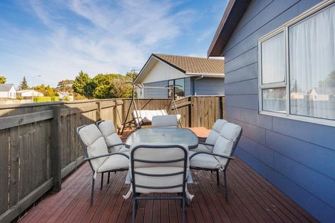 Photo of property in 61 Hillcrest Drive, Kelvin Grove, Palmerston North, 4414