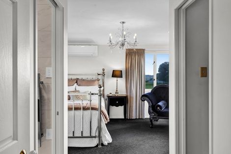 Photo of property in 6 Edna Wills Place, Hawera, 4610