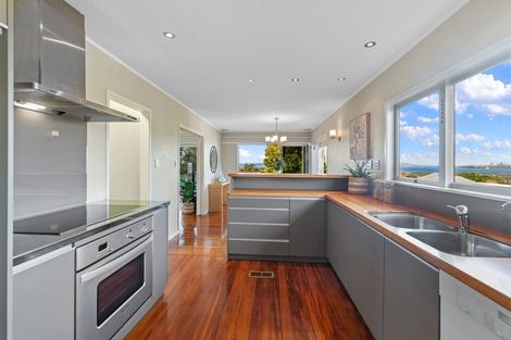 Photo of property in 10a Jaemont Avenue, Te Atatu South, Auckland, 0610