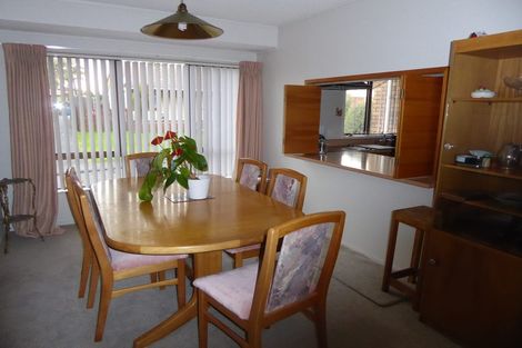 Photo of property in 15 Bosnyak Drive, Te Atatu South, Auckland, 0610