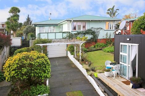 Photo of property in 137 Flanshaw Road, Te Atatu South, Auckland, 0610