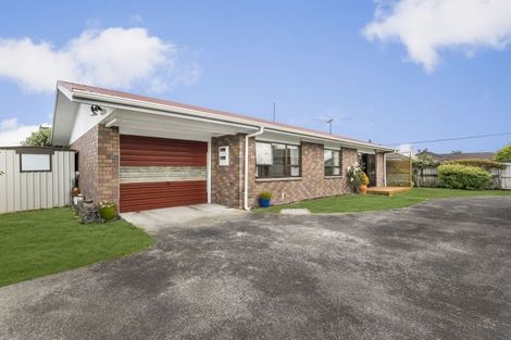 Photo of property in 2/24 Grove Road, Papakura, 2110