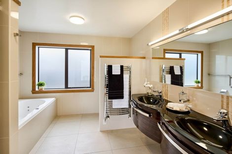 Photo of property in 24a Hautana Square, Woburn, Lower Hutt, 5010