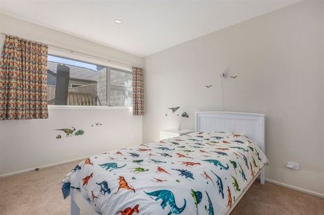 Photo of property in 20 Madeira Close, Whitby, Porirua, 5024