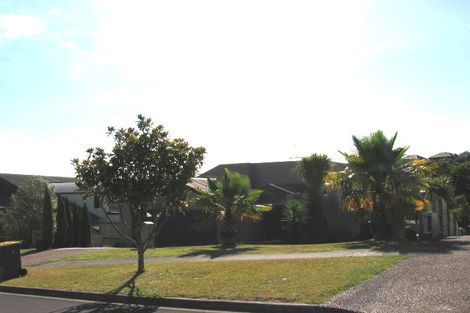 Photo of property in 20 Tyrico Close, Unsworth Heights, Auckland, 0632