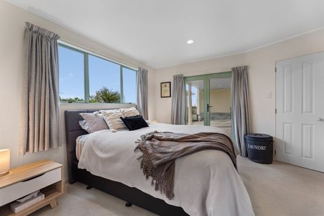 Photo of property in 3a Hillcrest Street, Glen Avon, New Plymouth, 4312