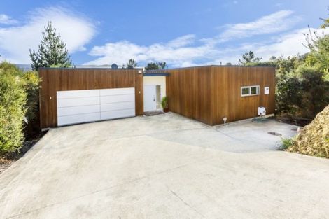 Photo of property in 37 Mt Marua Drive, Timberlea, Upper Hutt, 5018