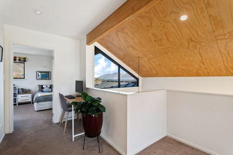 Photo of property in 28 Falconer Rise, Jacks Point, Queenstown, 9371