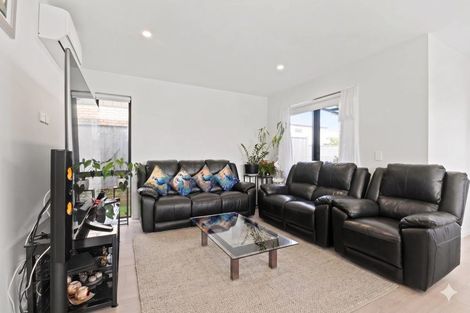 Photo of property in 1 Tupara Street, Manurewa, Auckland, 2102