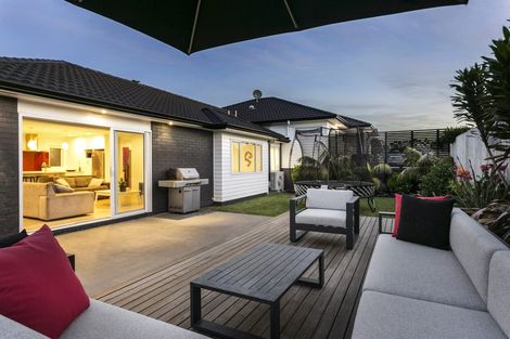 Photo of property in 44b Gilbransen Road, Kumeu, 0810