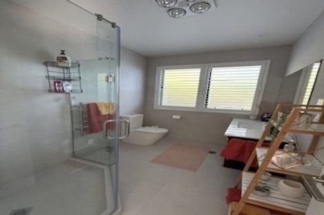 Photo of property in 905e East Coast Road, Northcross, Auckland, 0632