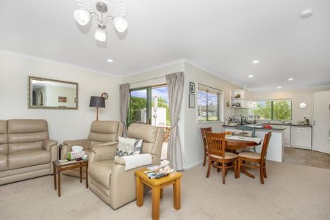 Photo of property in 2 Highgrove Drive, Grandview Heights, Hamilton, 3200