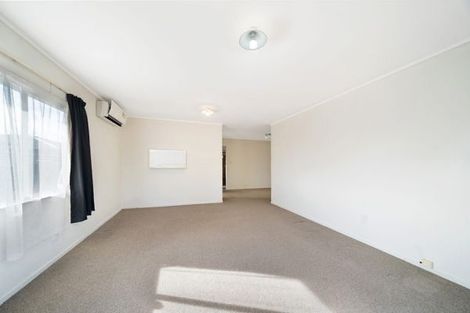 Photo of property in 1/47 Flanshaw Road, Te Atatu South, Auckland, 0610