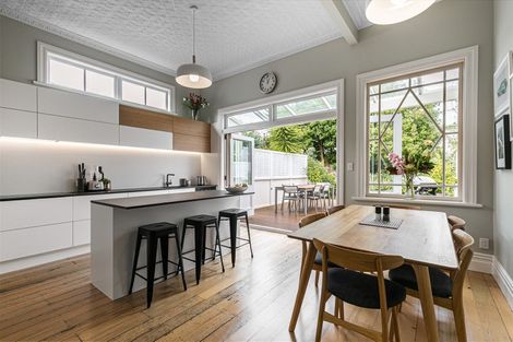 Photo of property in 37 Mozeley Avenue, Devonport, Auckland, 0624