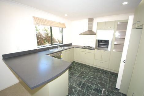 Photo of property in 2/16 Roberts Road, Glenfield, Auckland, 0629