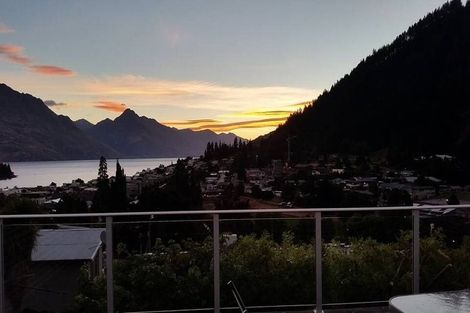 Photo of property in 6 Duncan's Place, Queenstown, 9300