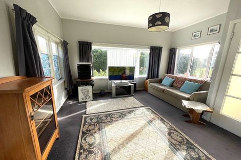 Photo of property in 813 Waitakere Road, Kumeu, 0891