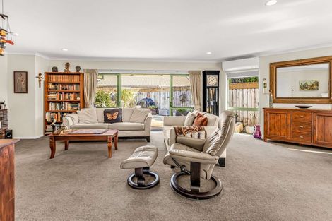 Photo of property in 4 Mayfair Close, Whitianga, 3510