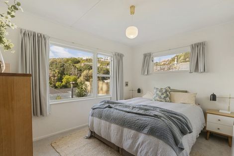 Photo of property in 10 Liddel Grove, Island Bay, Wellington, 6023