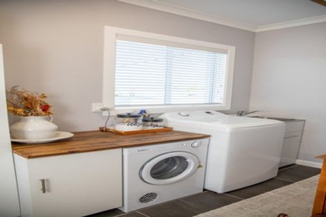 Photo of property in 52 Kitchener Street, Gore, 9710