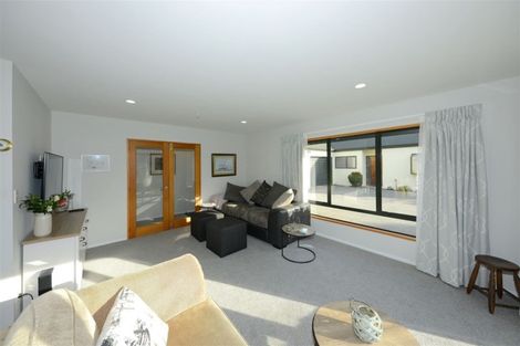 Photo of property in 2/8 Hamish Place, Westmorland, Christchurch, 8025
