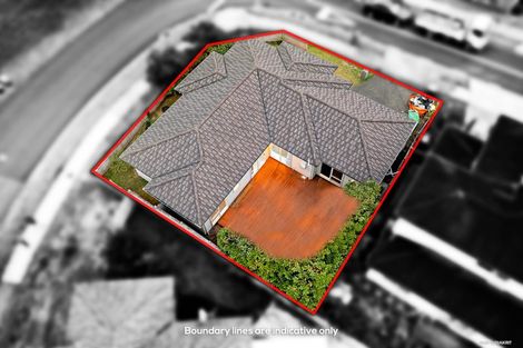 Photo of property in 1 Stamford Crescent, Flat Bush, Auckland, 2019