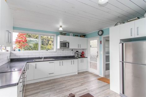 Photo of property in 6 Kowhai Street, Inglewood, 4330