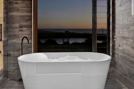 Photo of property in 21 Rosemount Road, Waverley, 4591