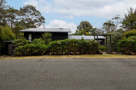 Photo of property in 37 York Road, Titirangi, Auckland, 0604