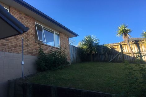 Photo of property in 11 Whitshire Mews, Massey, Auckland, 0614