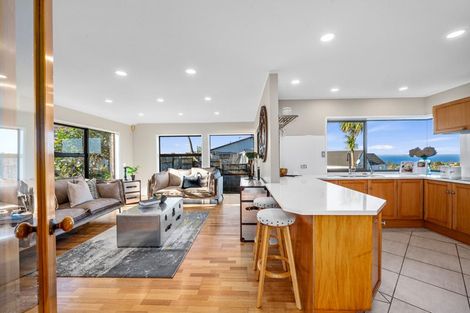 Photo of property in 29 Calypso Place, Rothesay Bay, Auckland, 0630