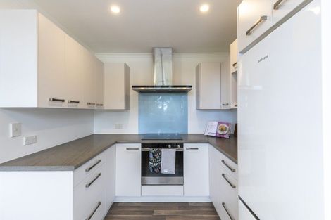 Photo of property in 106b Seaview Road, Westown, New Plymouth, 4310