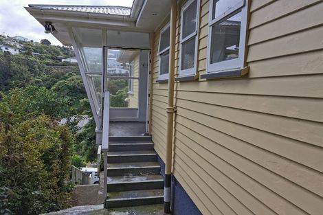 Photo of property in 88 Newlands Road, Newlands, Wellington, 6037
