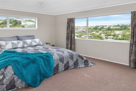 Photo of property in 32a Cheltenham Terrace, Newlands, Wellington, 6037
