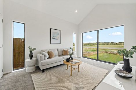 Photo of property in 14 Whata Street, Clarks Beach, 2122