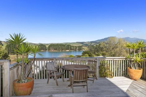 Photo of property in 4 Robertson Street, Raglan, 3225