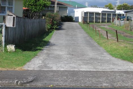 Photo of property in 30 Barrys Road, Glendene, Auckland, 0602