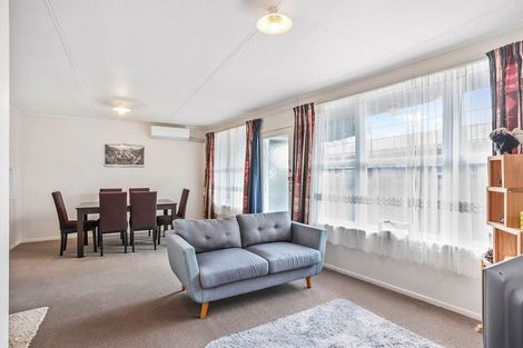 Photo of property in 2/84 Portage Road, New Lynn, Auckland, 0600