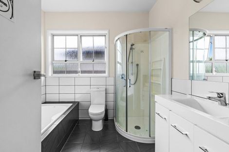 Photo of property in 114 Avondale Road, Taradale, Napier, 4112