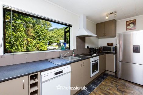 Photo of property in 58 Larchmont Grove, Totara Park, Upper Hutt, 5018