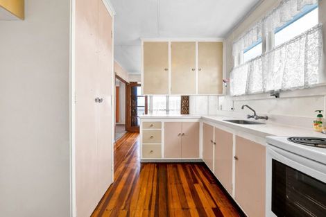 Photo of property in 79 Omata Road, Marfell, New Plymouth, 4310