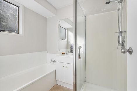 Photo of property in 9 Pavola Grove, Glenfield, Auckland, 0629