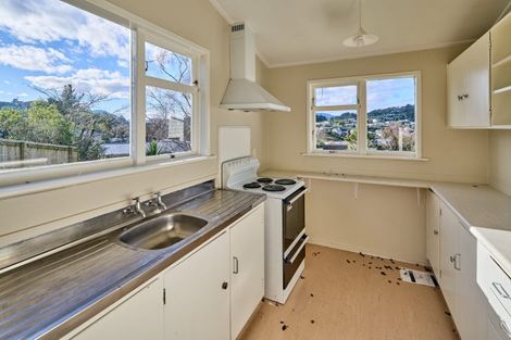 Photo of property in 26 Aniseed Grove, Timberlea, Upper Hutt, 5018