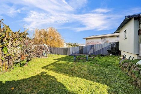 Photo of property in 13 Humphreys Place, Mangere, Auckland, 2022