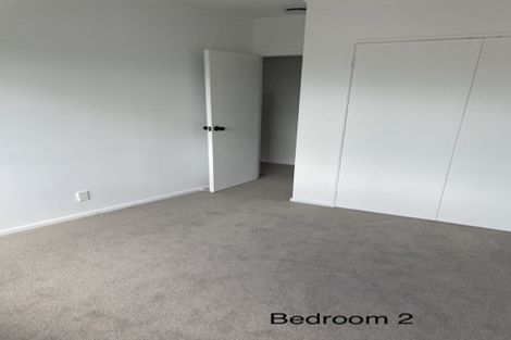 Photo of property in 2/318 Sunset Road, Unsworth Heights, Auckland, 0632