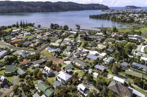 Photo of property in 114 Everitt Crescent, Whangamata, 3620