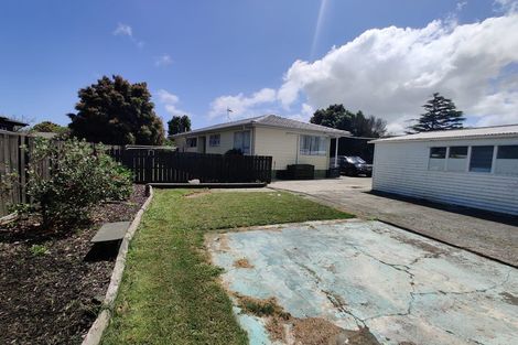 Photo of property in 18 Lipton Grove, Opaheke, Papakura, 2113