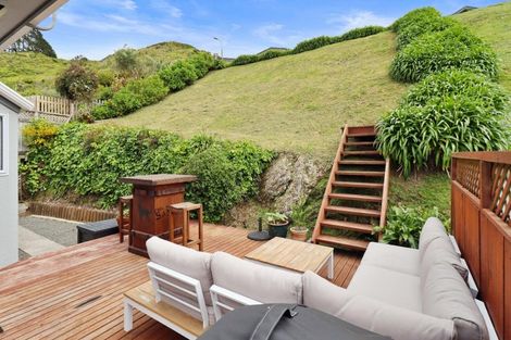 Photo of property in 6 Meadowcroft Grove, Johnsonville, Wellington, 6037