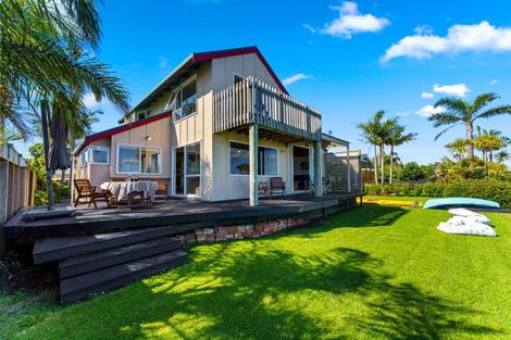 Photo of property in 38 The Terrace, Herald Island, Auckland, 0618