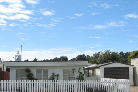 Photo of property in 74 Park Terrace, Waikuku Beach, 7473